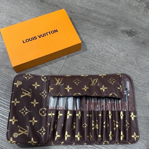Louis Vuitton 12 pc. Make-Up Brush Set w/ pouch (box included) - Picture 5 of 8